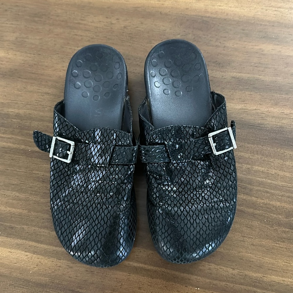Women’s Vionic Mules Size 9 *Like New* Black